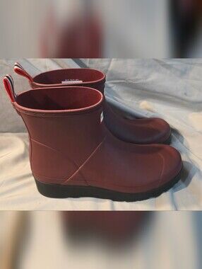 Hunter Original Play Short Boots Dark Red Women Size 11 NWOB Defects
